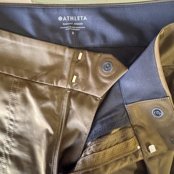 🏃♀️ Athleta Radiant Jogger Pants in Olive Green - Picture 4 of 10